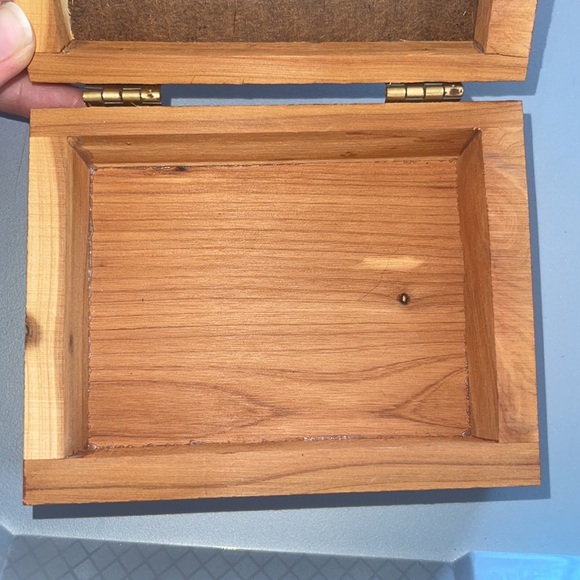 Vintage Unicorn wooden trinket box, from Las Vegas, Nevada - Picture 12 of 13